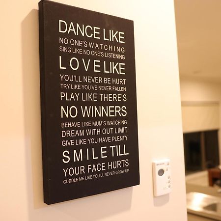 Melbourne Holiday House For 15 Peoples In Sanctuary Lake Point Cook Bagian luar foto