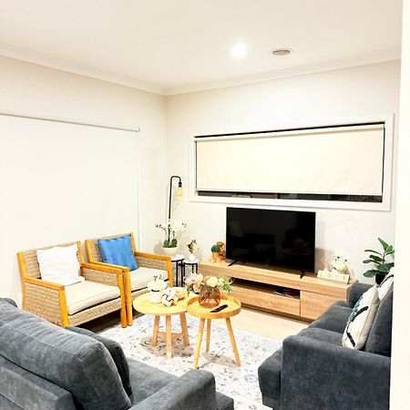Melbourne Holiday House For 15 Peoples In Sanctuary Lake Point Cook Bagian luar foto
