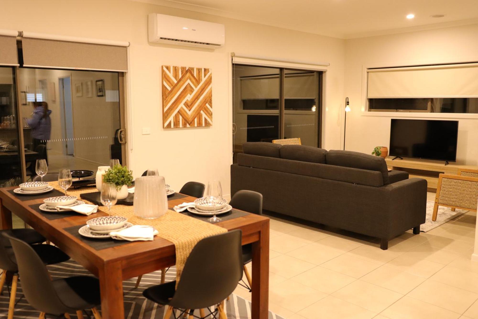 Melbourne Holiday House For 15 Peoples In Sanctuary Lake Point Cook Bagian luar foto
