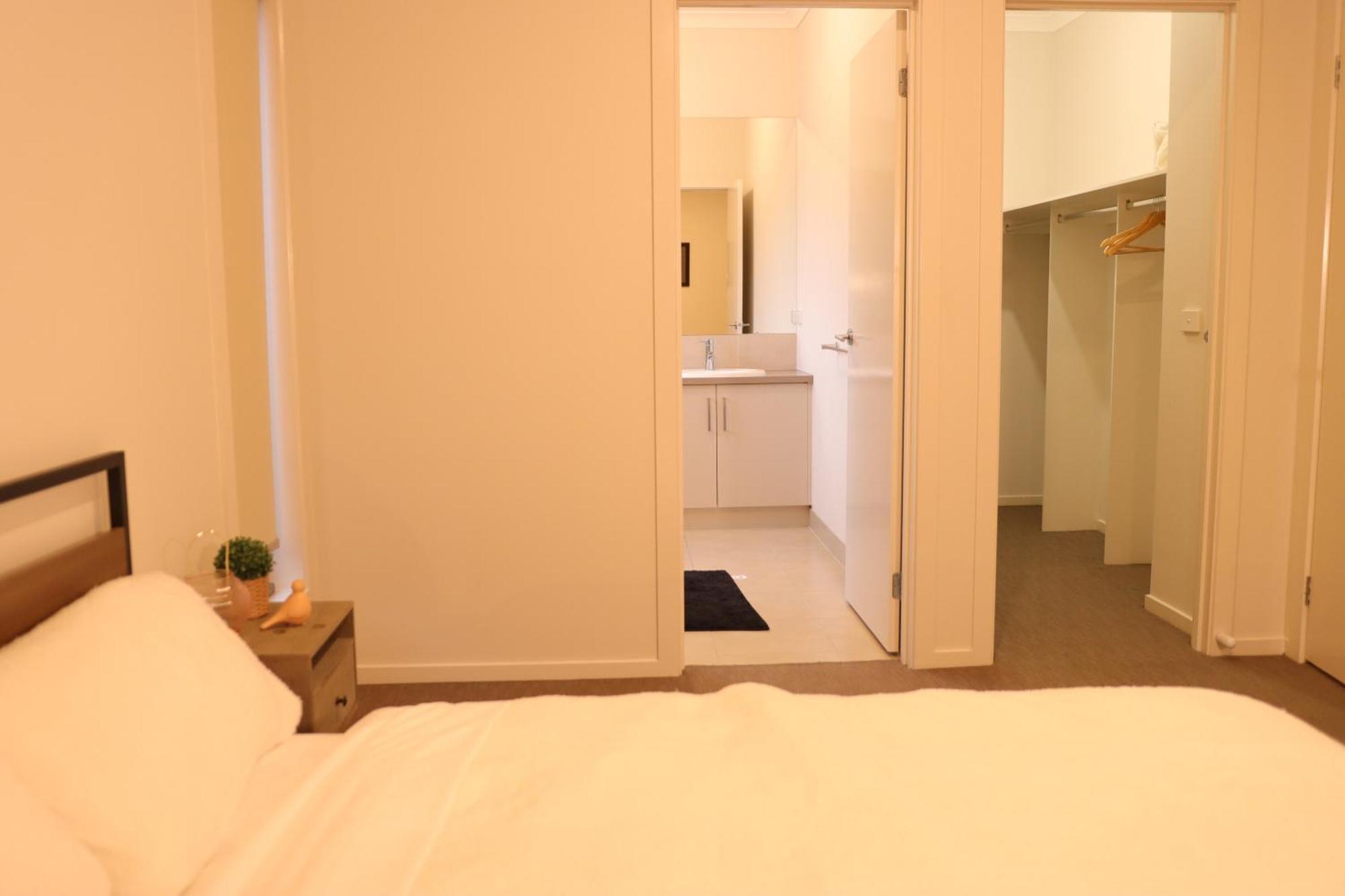 Melbourne Holiday House For 15 Peoples In Sanctuary Lake Point Cook Bagian luar foto