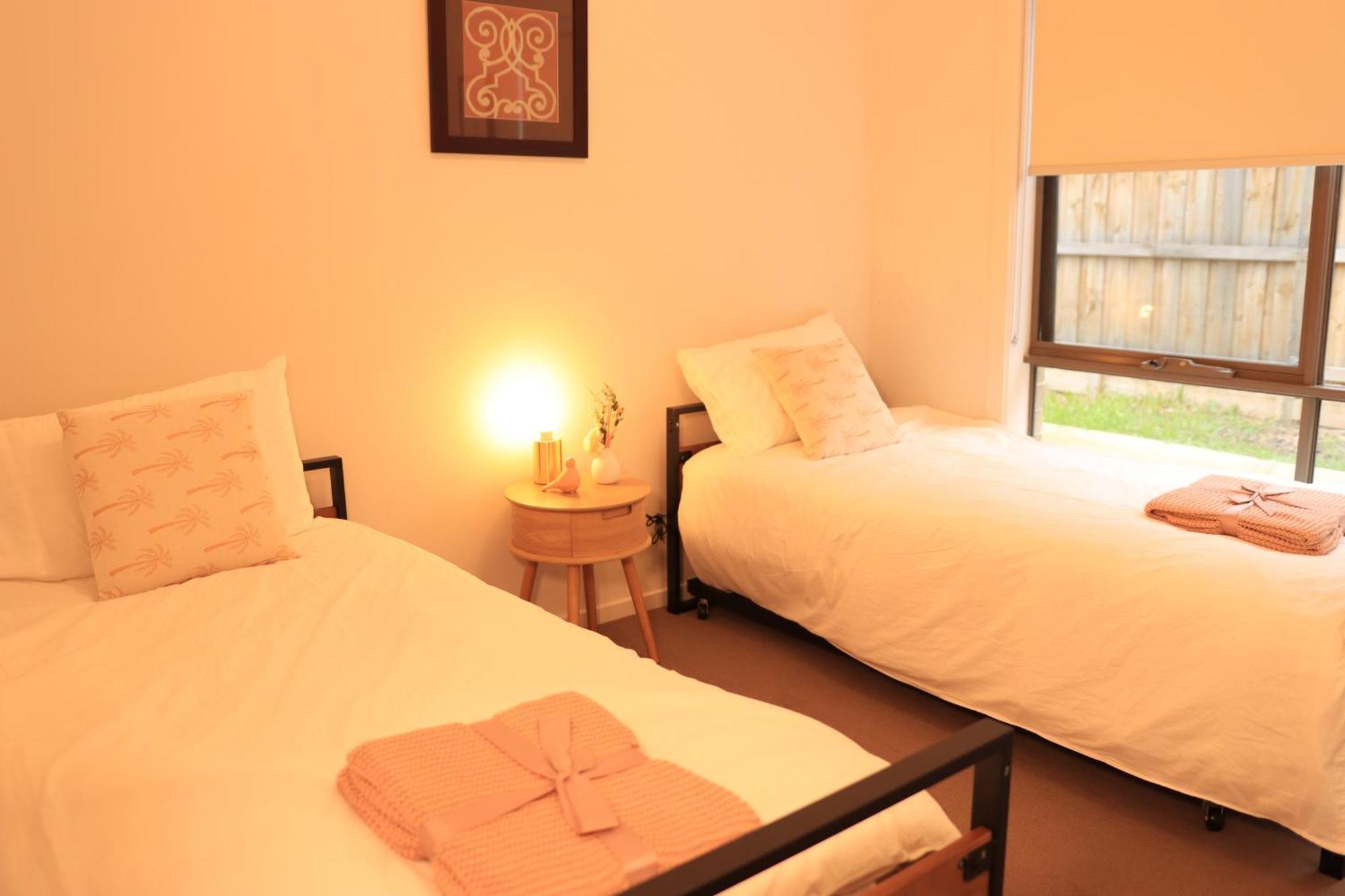 Melbourne Holiday House For 15 Peoples In Sanctuary Lake Point Cook Bagian luar foto