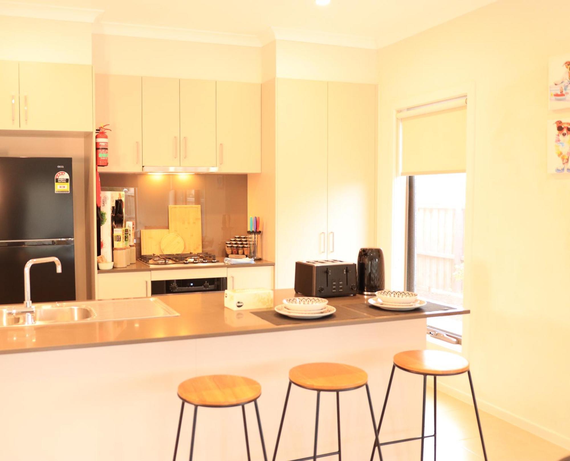 Melbourne Holiday House For 15 Peoples In Sanctuary Lake Point Cook Bagian luar foto